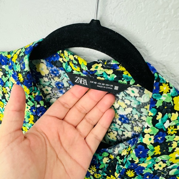 Zara Long Sleeve 100% Viscose Lightweight Bold Floral Button Down Blouse Shirt - Picture 3 of 6